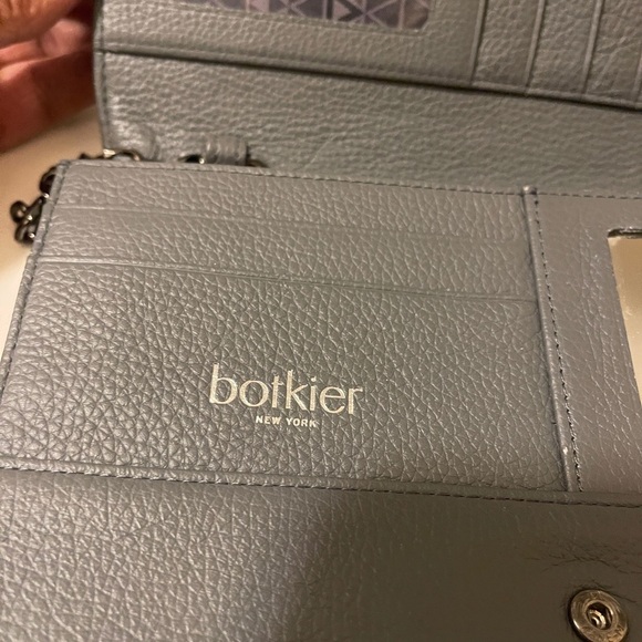 BOTKIER Women's gray Built-In Mirror Chain Strap Wallet - Picture 10 of 12